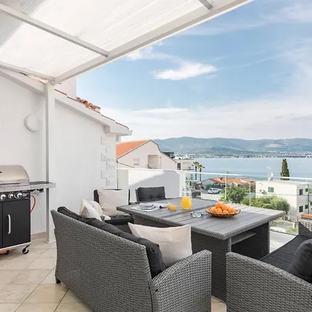 Appartamento In Arbanija With Sea View, Terrace, Air Conditioning, Wifi 5139-5