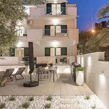 In Arbanija With Sea View, Terrace, Air Conditioning, Wifi 5139-5 Apartman Trogir