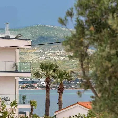 In Arbanija With Sea View, Terrace, Air Conditioning, Wifi 5139-5 Apartman *
