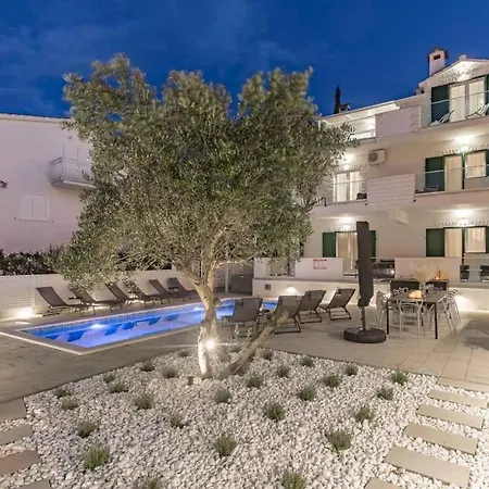 Lägenhet In Arbanija With Sea View, Terrace, Air Conditioning, Wifi 5139-5