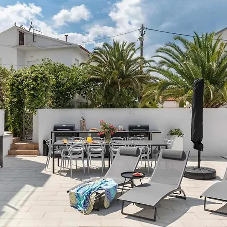 In Arbanija With Sea View, Terrace, Air Conditioning, Wifi 5139-5 Lägenhet