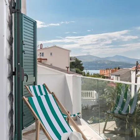 Apartman In Arbanija With Sea View, Terrace, Air Conditioning, Wifi 5139-5 *