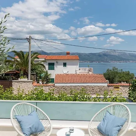 In Arbanija With Sea View, Terrace, Air Conditioning, Wifi 5139-5 Apartman *
