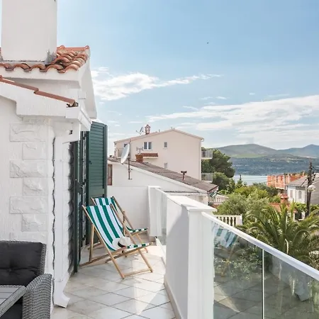 Lägenhet In Arbanija With Sea View, Terrace, Air Conditioning, Wifi 5139-5 Trogir