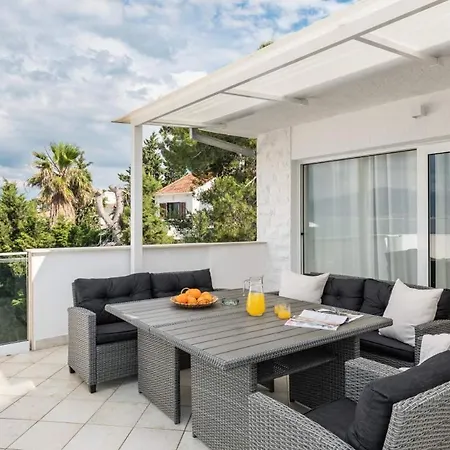 Lägenhet In Arbanija With Sea View, Terrace, Air Conditioning, Wifi 5139-5